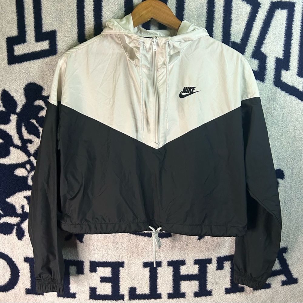 Nike Women's Black White Windbreaker Jacket Cropped Small Halfzip Pullover Coat